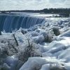 Замерзшие воды Ниагарского водопада